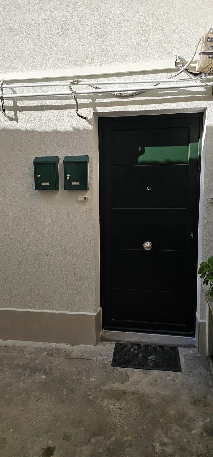 Fachada exterior rehabilitada por Construcciones Intxaurrondo-Salinas en Donostia