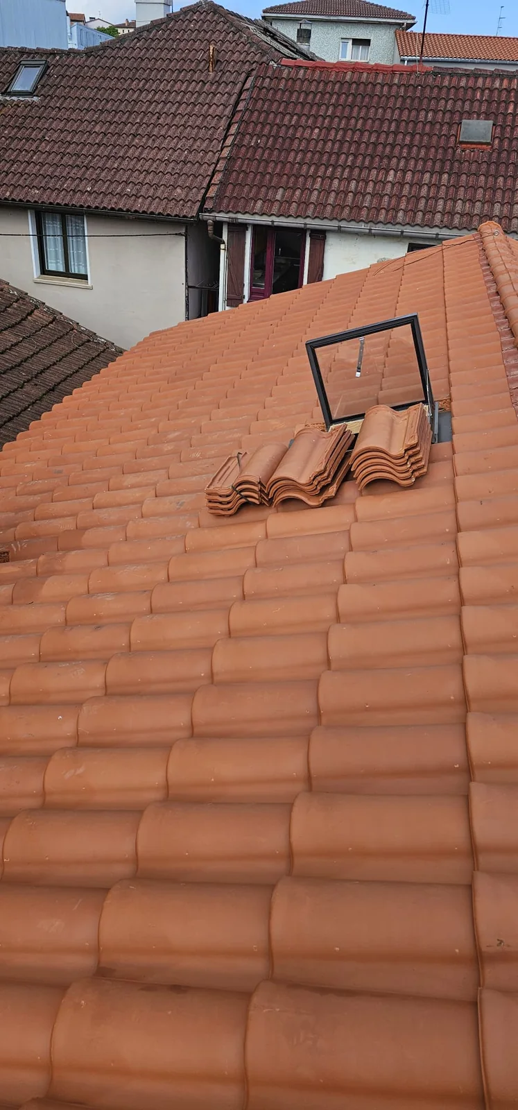 Trabajo de cubierta con salida de ventilación